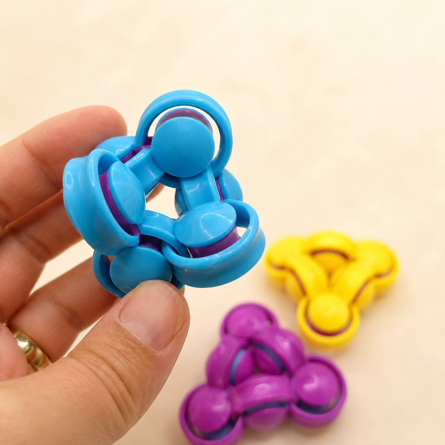 Fidget Tri-Spinner Rotatif Articulé – Coordination & Décompression Sensorielle